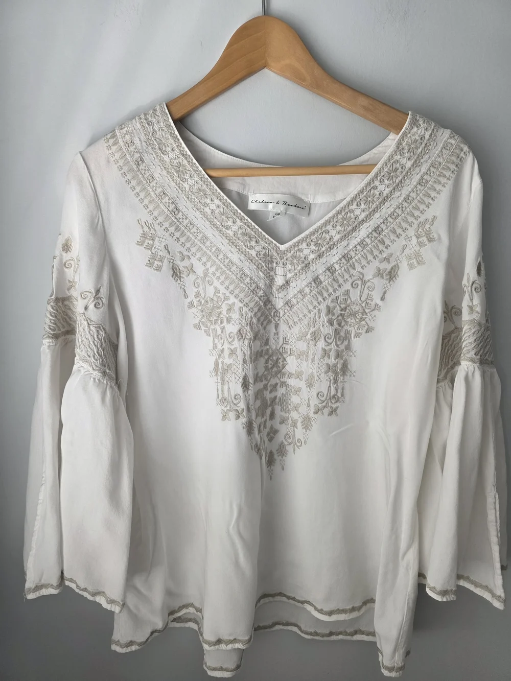 Chelsea & Theodore Embroidered Boho Blouse Women’s Size L White Bell Sleeve - Picture 3 of 12
